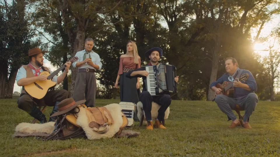 Portfolio Sicredi Planalto RS/MG - Sicredi Planalto 40 anos - Clipe Musical
